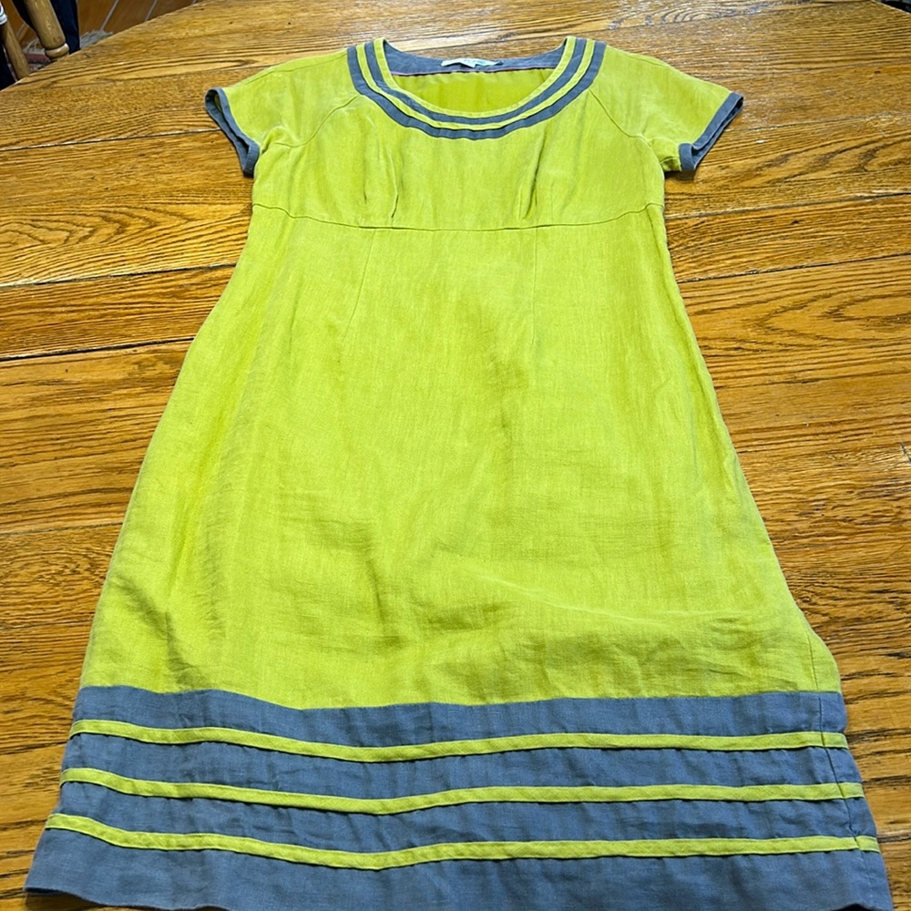 Boden green and gray side zip midi dress.  Short sleeves. Size 6. Good condition